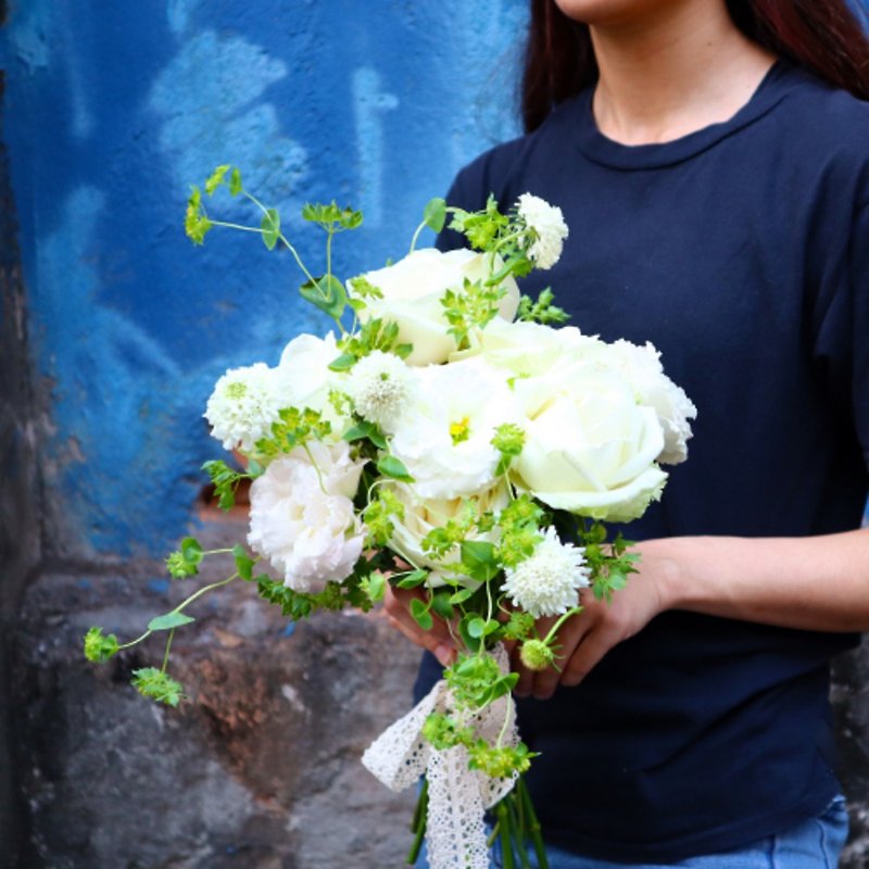 【Bonnie Bonnie】Pure-natural style hand-tied bouquet (customizable design) - ตกแต่งต้นไม้ - พืช/ดอกไม้ สีน้ำเงิน