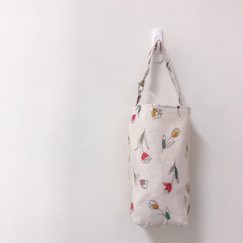 [Snowflake Pear] Tulip White Handmade Beverage Bag / Walking Small Bag / Environmental Cup Bag - Other - Cotton & Hemp Multicolor