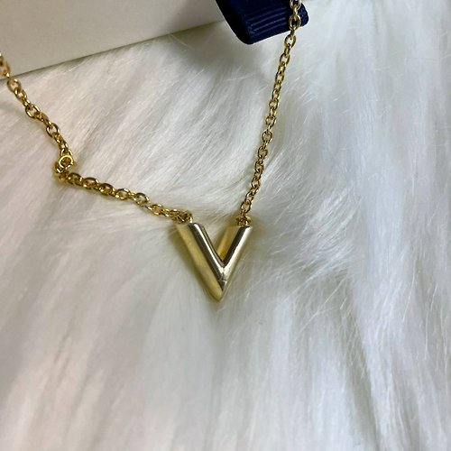 Louis Vuitton Essential V Necklace - ShopStyle
