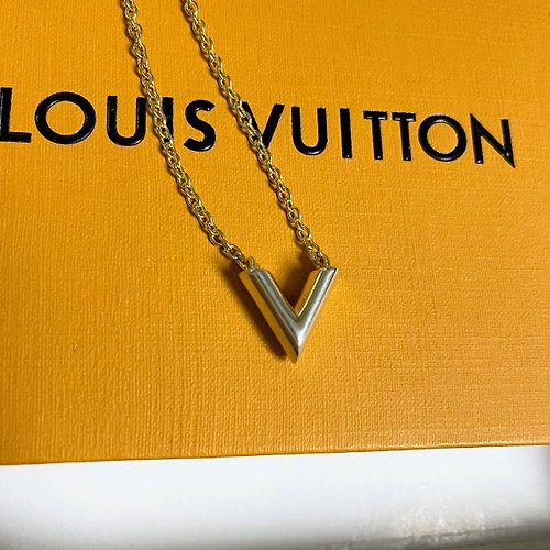 LOUIS VUITTON LOUIS VUITTON Essential V Necklace M68156 Plating rhinestone  Silver Pink Gold M68156
