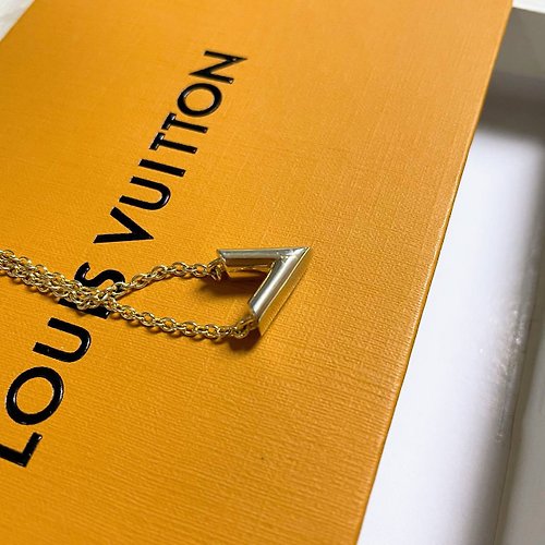 LOUIS VUITTON Louis Vuitton essential V necklace M68156 metal rhinestone  pink gold silver pendant