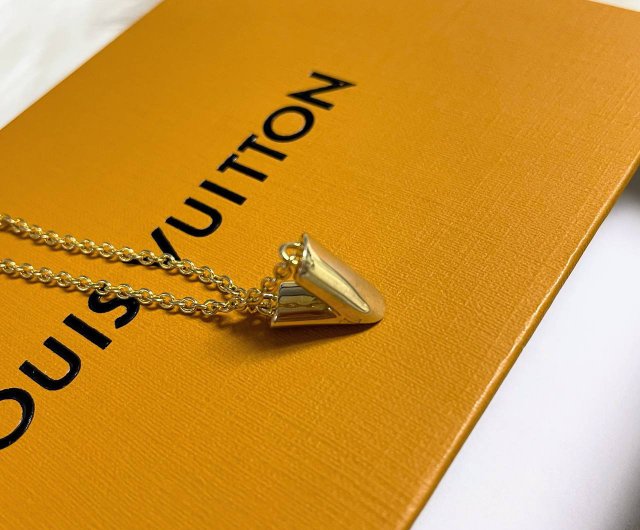 Louis Vuitton Vintage - Lacquer Essential V Necklace - Silver - LV Necklace  - Luxury High Quality - Avvenice