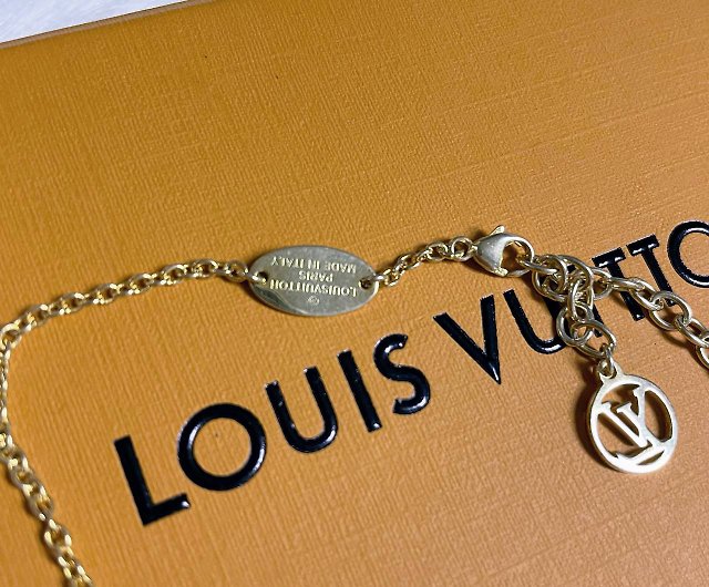 LOUIS VUITTON Essential V Logo Chain Necklace Gold Italy w/Box