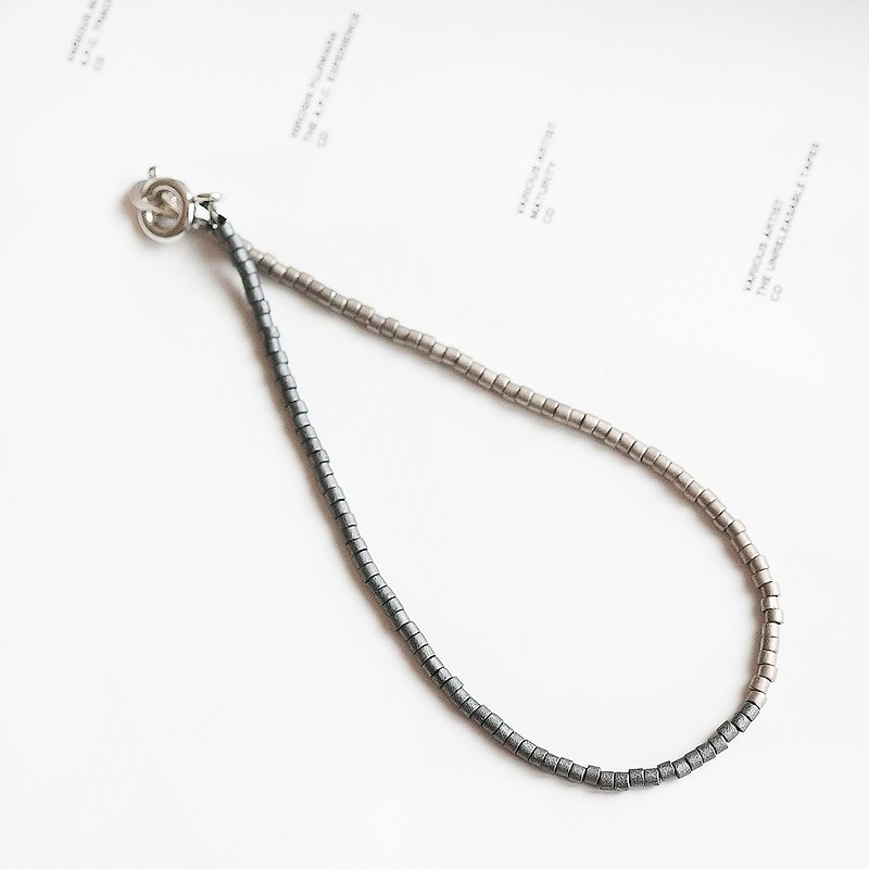 Lengdu female URBAN CHIC metal pearl frosted two-tone gray beaded bracelet "Small Chain Club" BMK037 - สร้อยข้อมือ - แก้ว สีเทา