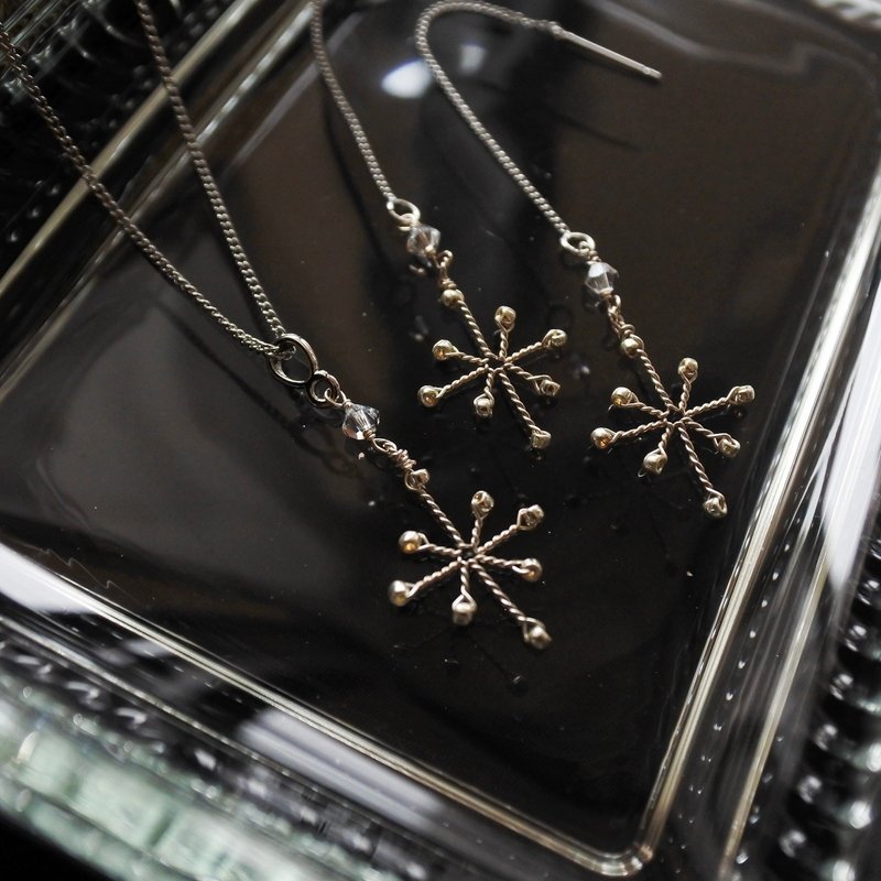 Hoshikage Earring & Necklace Set (Silver) - 耳環/耳夾/耳骨夾 - 其他金屬 銀色