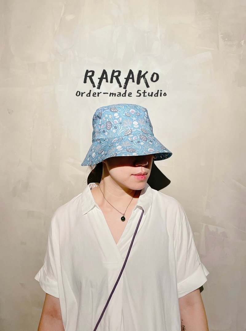 RARAKO-Handmade parent-child hats-Adults & children's fisherman hats-Ocean Pearlescent Sea Blue Hot Silver Turtle - หมวก - ผ้าฝ้าย/ผ้าลินิน สีน้ำเงิน