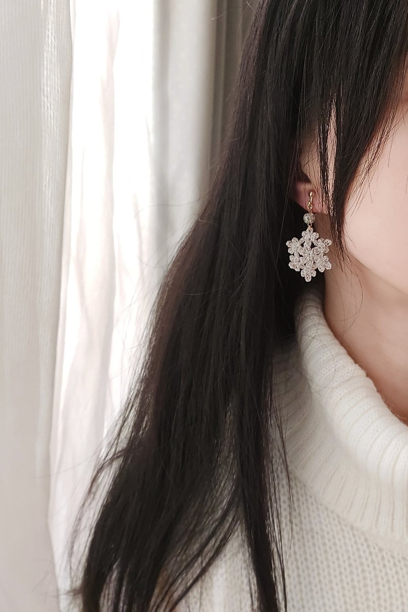 Snowflake earrings crochet - Earrings & Clip-ons - Nylon White