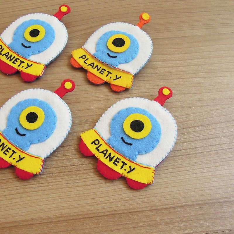Y planet_UFO pin - Badges & Pins - Polyester Multicolor