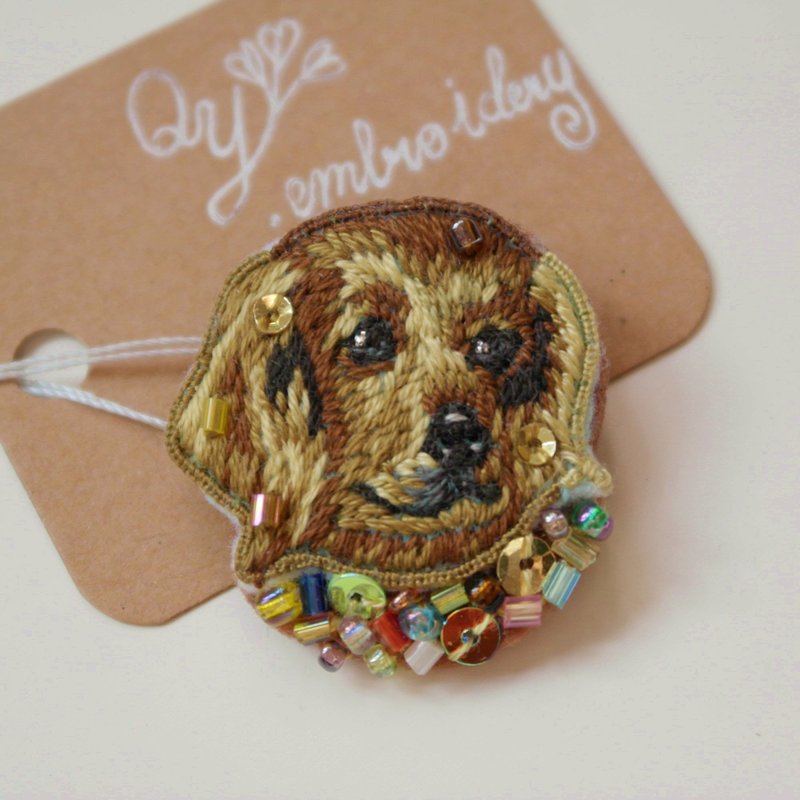Qy's dogs  小臘腸犬 手工刺繡胸針 別針 禮物 - 胸針 - 繡線 金色