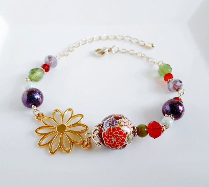 和を感じる 菊の転写ビーズと大ぶりのお花の透かしチャームの大人シックカラーのブレスレット 日本風 ファッション ギフト キレイめ サイズ調節可能 - 手鍊/手環 - 壓克力 紫色