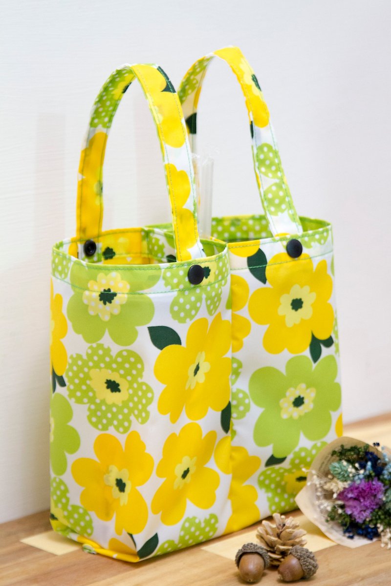 【Gi LAI】Environmentally friendly double-cup tote bag/couple drink bag-popular style bright flowers-green - กระเป๋าถือ - วัสดุกันนำ้ สีเขียว