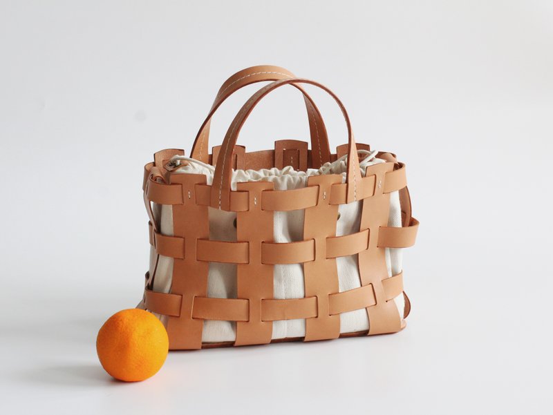 Handmade Handcrafted Vegetable Tanned Leather Caged Bag - Small - กระเป๋าถือ - หนังแท้ สีนำ้ตาล