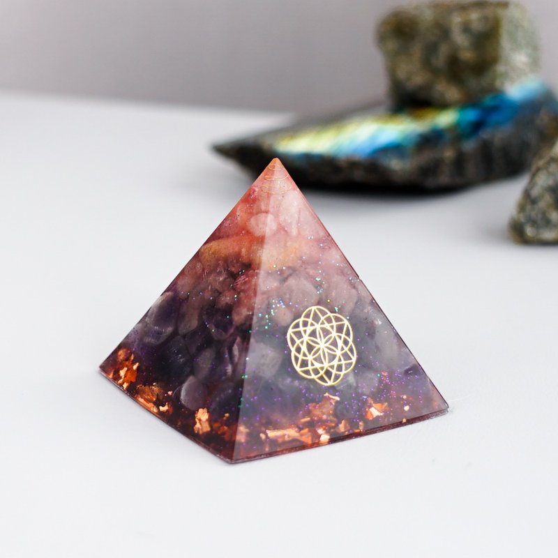 【紫晶、草莓晶】奧根水晶能量金字塔Orgonite 5x5 cm - 擺飾/家飾品 - 水晶 紫色