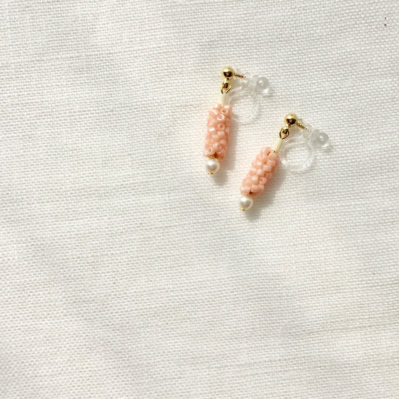 Earrings / Beads / Pale pink / Silkypearl - ピアス・イヤリング - その他の素材 ピンク