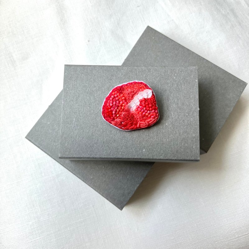 Brooch/Hand embroidered/2024 Red 005/Boxed, one of a kind/ - Brooches - Cotton & Hemp Red