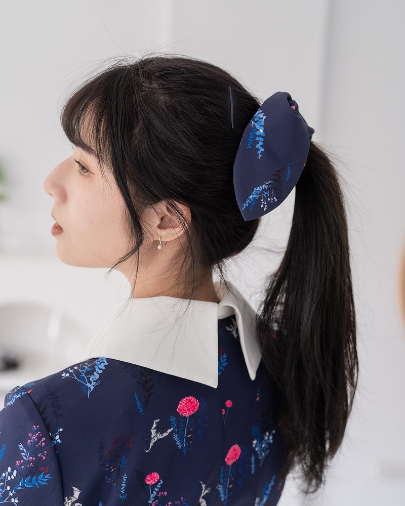 【波麗印花】兔兔耳大腸髮圈 麻糬布 英國華勒斯 小飛龍 手作禮物 - 髮夾/髮圈 - 棉．麻 藍色