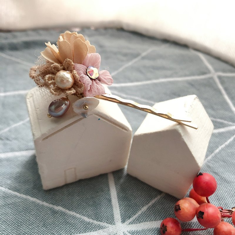 Nude pink gerbera cotton bead hairpin - Hair Accessories - Other Materials 