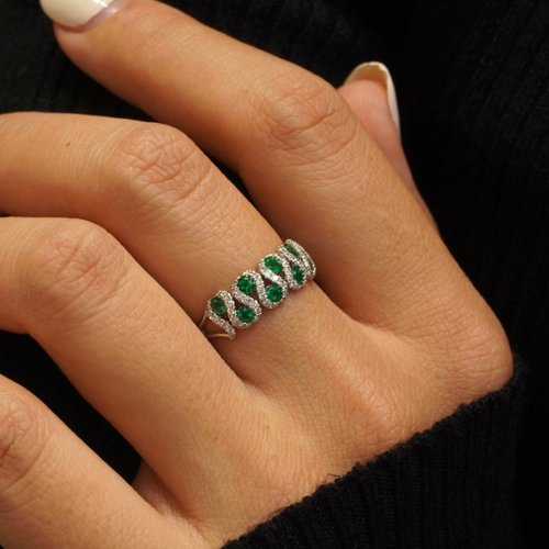 ハンドメイド 人形型リング 淡い緑 ハンドメイド 人形型リング 淡い緑 WhiteKuo】18K 天然グリーン