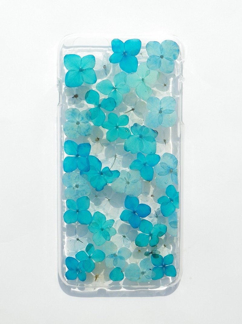 Handmade phone case, Pressed flowers phone case, Blue Hydrangea - เคส/ซองมือถือ - พลาสติก 