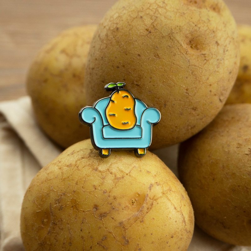 Couch Potato Enamel Pin - 胸針 - 其他金屬 咖啡色