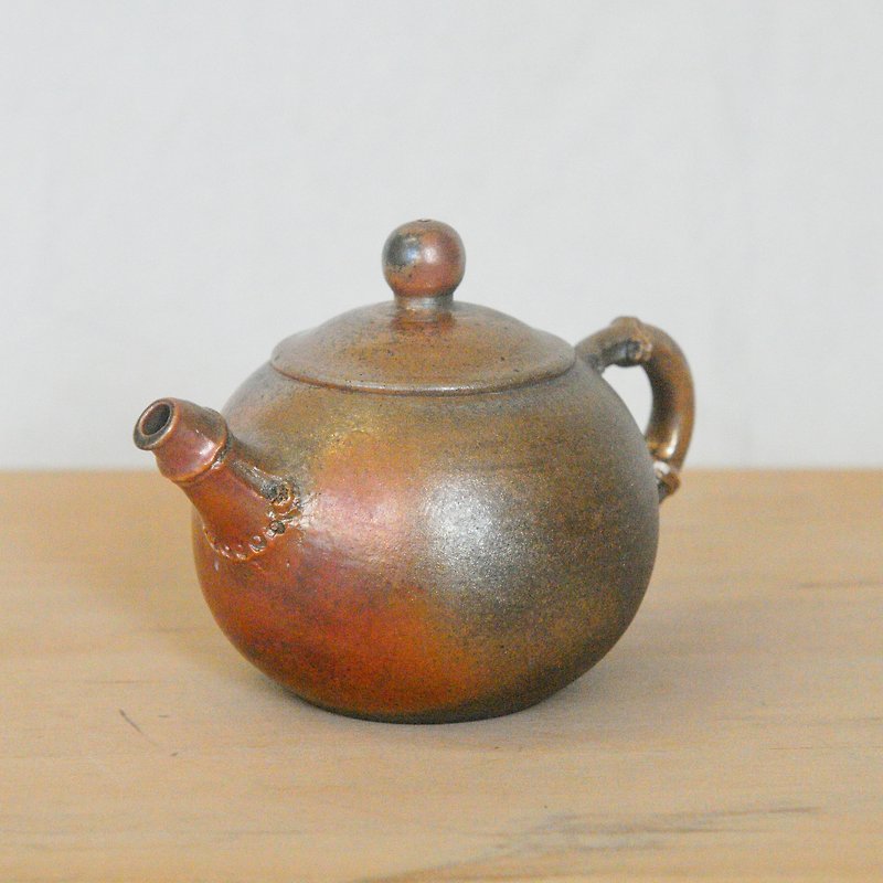Wood fired pottery. Silky bamboo full of teapot - ถ้วย - ดินเผา สีนำ้ตาล