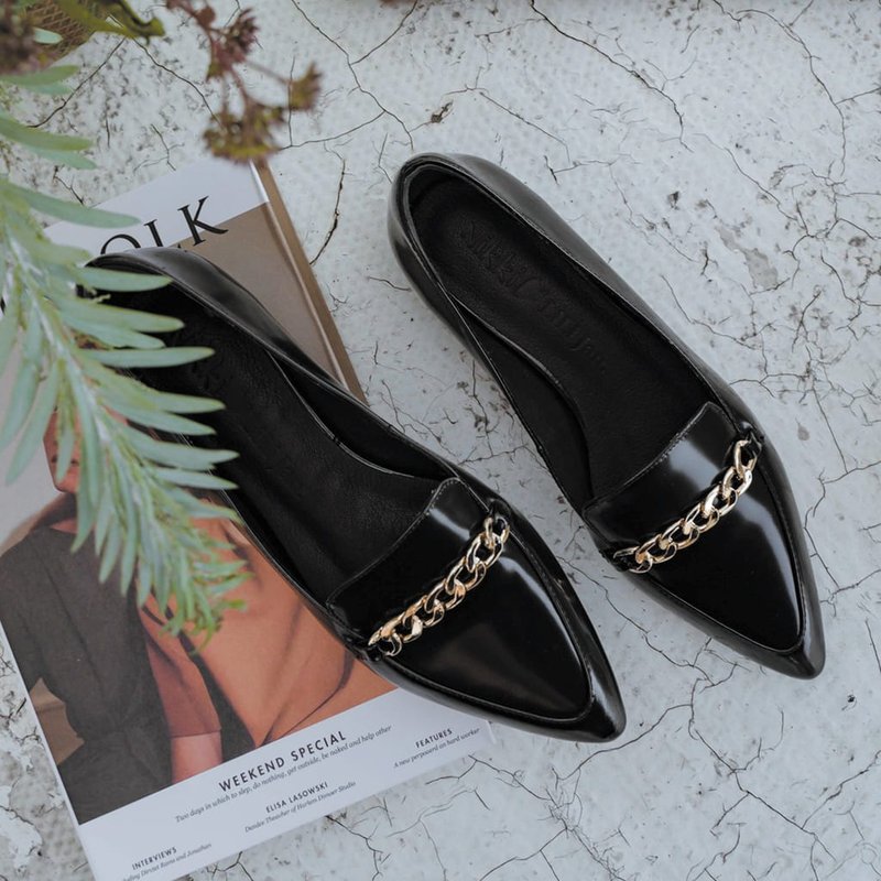 Blogger Xiaoshan’s co-branded design [Nikki Xiaoshan] French elegant loafers_gold chain bright black - รองเท้าอ็อกฟอร์ดผู้หญิง - หนังแท้ สีดำ