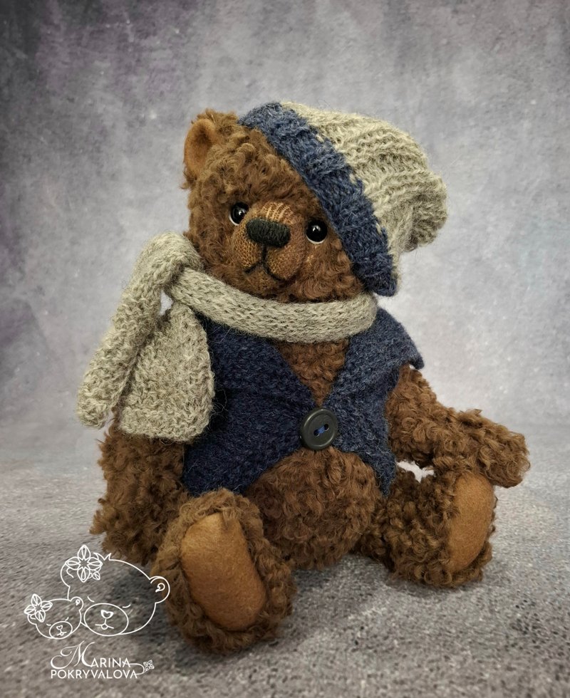 Plush bear in clothes. Brown bear in a hat. Birthday gift. - 公仔模型 - 其他材質 咖啡色