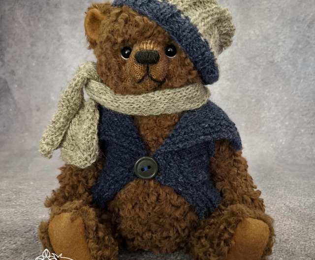 茶色いクマのぬいぐるみ 青い帽子付き 茶色いクマのぬいぐるみ 青い帽子付き