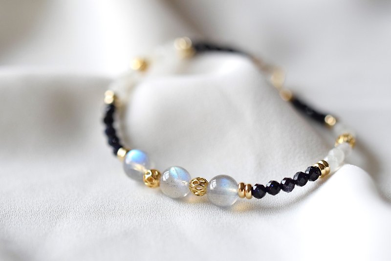 Aurora。Labradorite Moonstone & Goldstone Natural Stone 18K Gold Plated Bracelet - Bracelets - Crystal Black