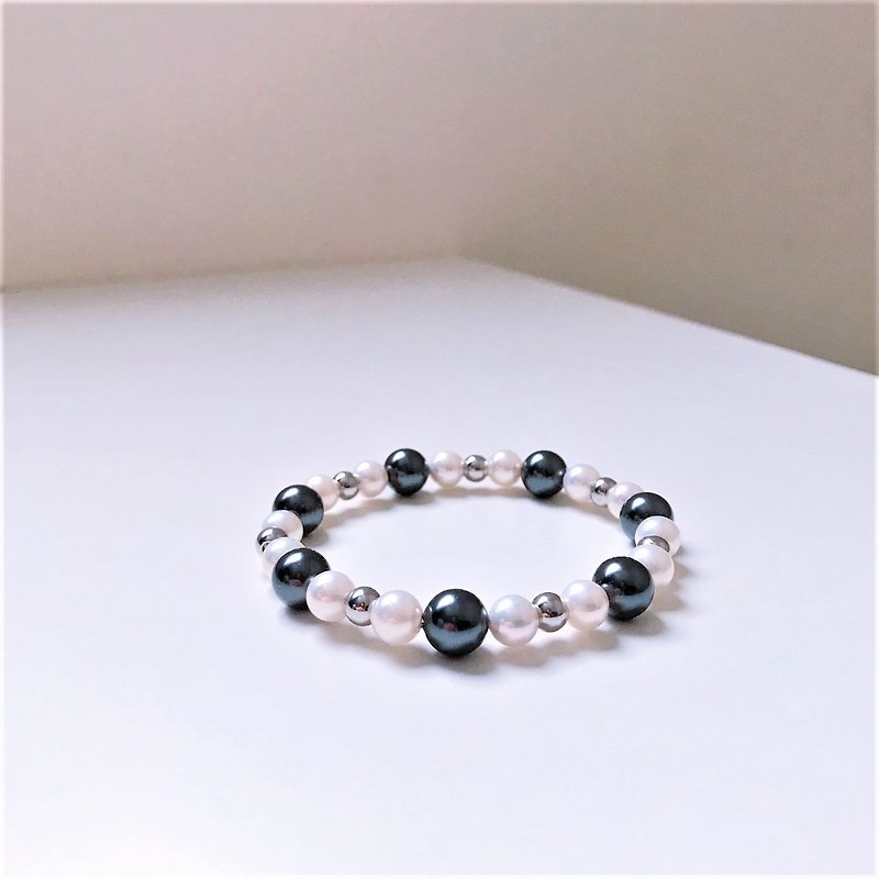 Semi-precious stone Swarovski pearl bracelet - สร้อยข้อมือ - หิน ขาว