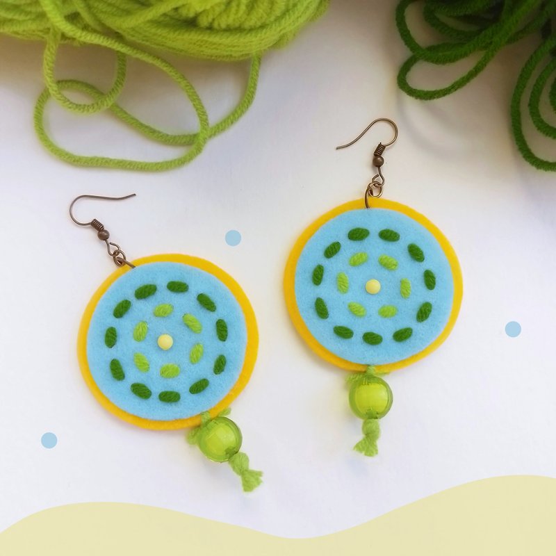 Cute free-form dangle earrings design with hand-stitching on hard felt, beads - 耳環/耳夾/耳骨夾 - 其他材質 