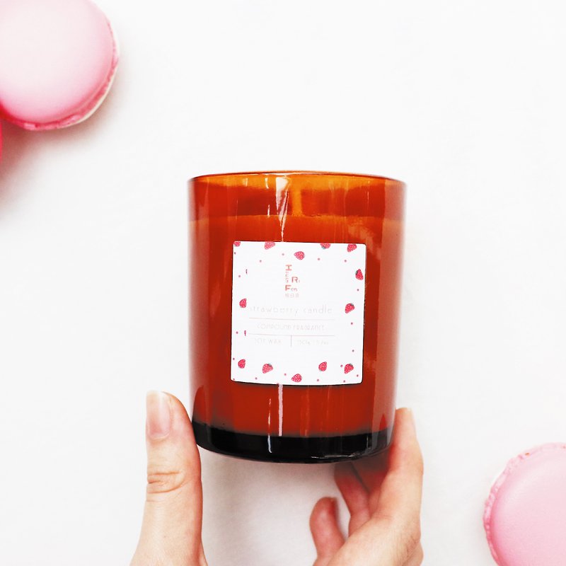Strawberry scented candle - เทียน/เชิงเทียน - แก้ว สีนำ้ตาล