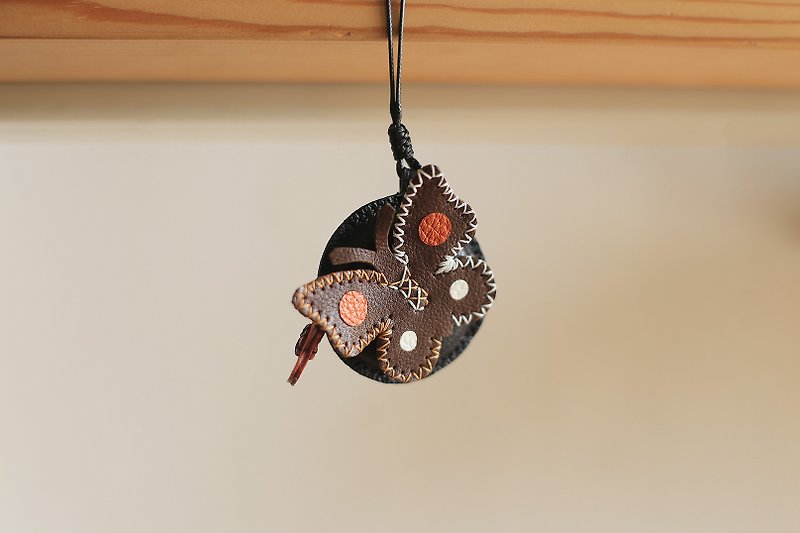 [Leather Flower] Butterfly Measuring Tape | Retractable | Brown | Original Hand Sewing - พวงกุญแจ - หนังแท้ 