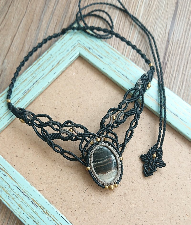 N55 Boho ethnic style two-tone South American wax braided brass stone necklace clavicle chain - สร้อยคอ - วัสดุอื่นๆ สีดำ