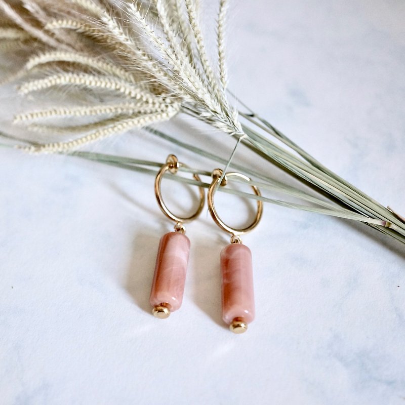ITS-E140 [ear clip series・small cylinder] gentle girl powder orange beige two-color ear clip - Earrings & Clip-ons - Plastic Pink
