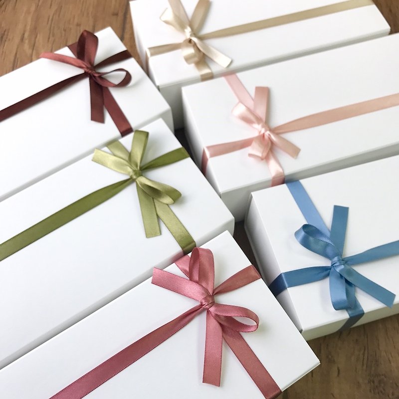 Plus purchase - gift wrapping service - plus small card and paper bag - Gift Wrapping & Boxes - Other Materials Red