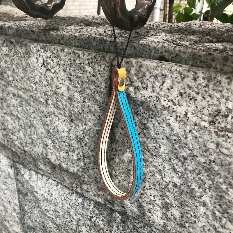 Sienna handmade leather phone camera sling - พวงกุญแจ - หนังแท้ สีน้ำเงิน