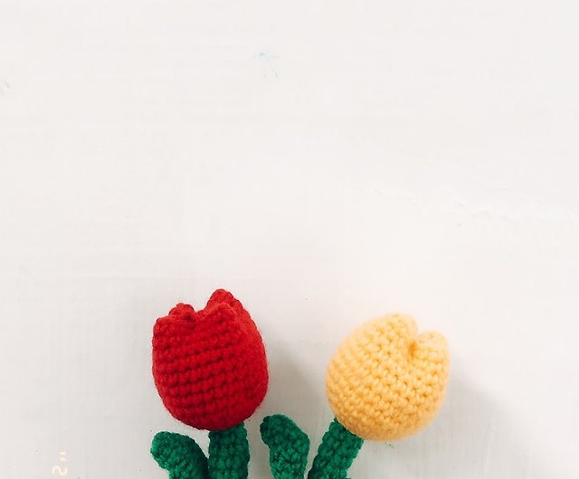 Tulips - handmade crochet pins • ornaments • photo props. graduation gift -  Shop Chuan Yuan Art Studio Brooches - Pinkoi