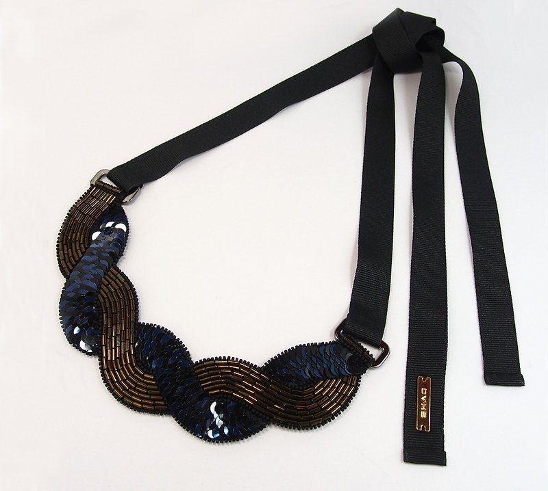 ブロンズの組紐刺繍ネックレス / Deep Blue - ネックレス - 刺しゅう糸 ブルー
