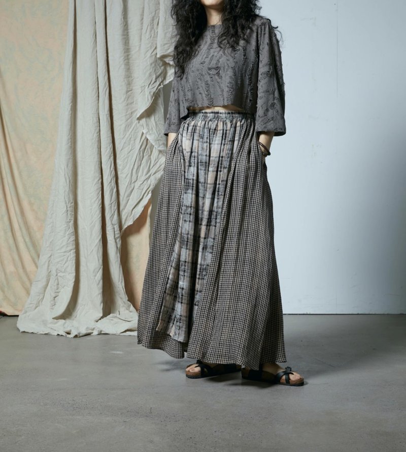 Retro Literary Irregular Plaid Splicing Skirt - กระโปรง - วัสดุอื่นๆ หลากหลายสี