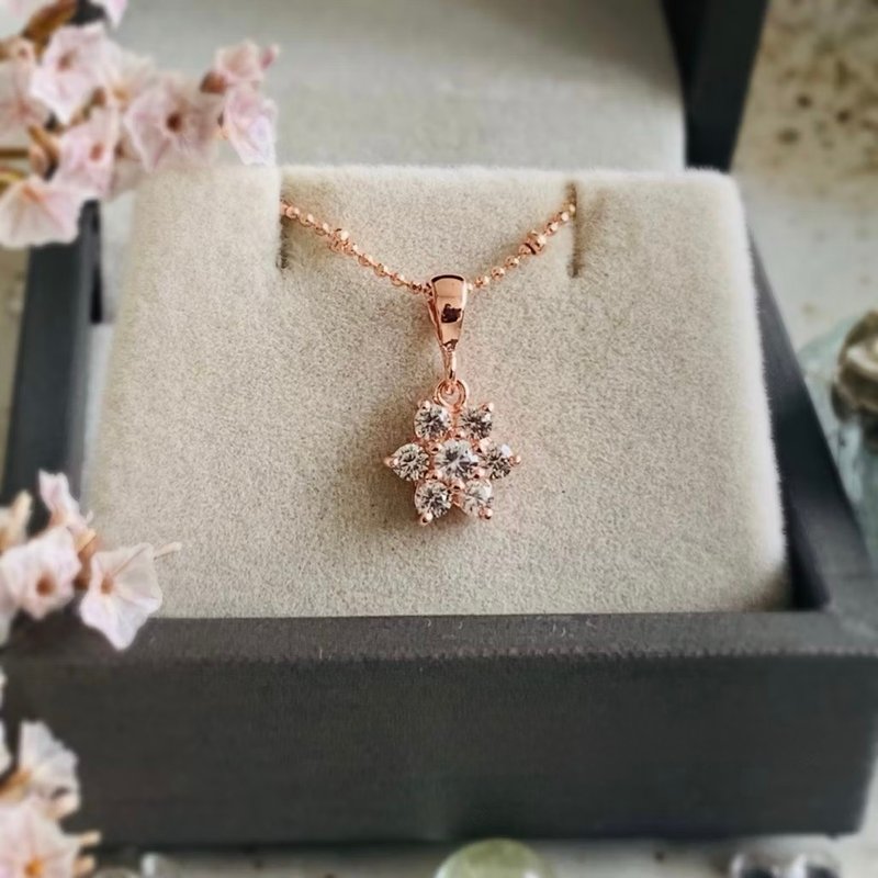 Pikul Flower Pendant Necklace with Clear White Zircon - 項鍊 - 半寶石 白色