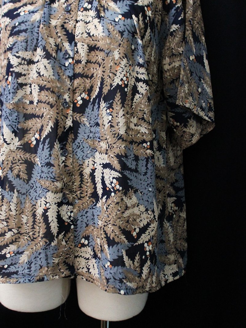 [RE0511T1970] Japanese-made adults feel retro print short-sleeved loose ancient shirt - เสื้อเชิ้ตผู้หญิง - เส้นใยสังเคราะห์ สีน้ำเงิน