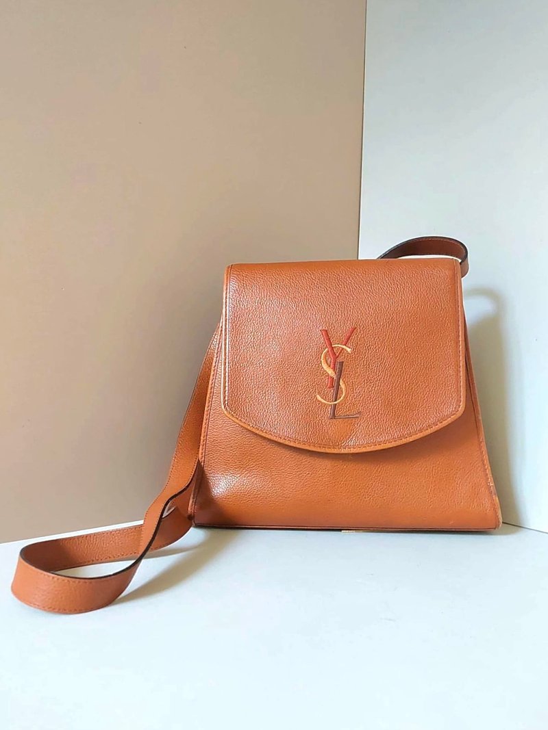 初夏優惠 Yves Saint Laurent 焦糖啡色皮革側背包 斜孭單肩包 - 側背包/斜背包 - 真皮 咖啡色