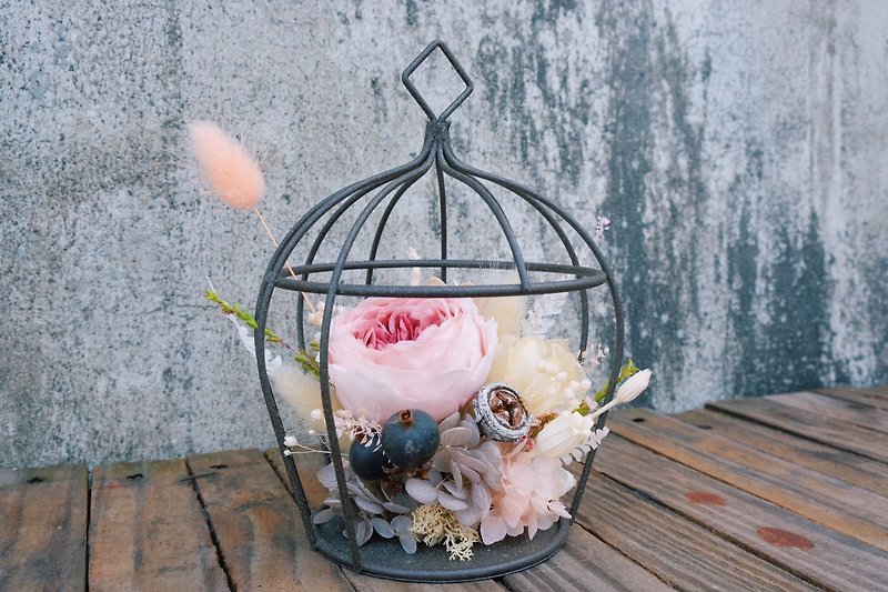 Dependent small bird cage, eternal flower decoration, Valentine's Day gift and gift choice - ช่อดอกไม้แห้ง - พืช/ดอกไม้ สึชมพู