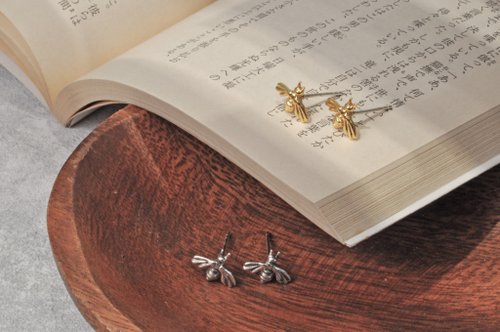 二毛銀（Nimou Jewelry） 二毛銀【昆蟲蜜蜂系列─小蜜蜂-耳針】銀 or 金