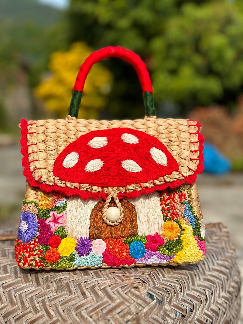 其他材質 手袋/手提袋 紅色 - Hand-embroidered water hyacinth woven bag