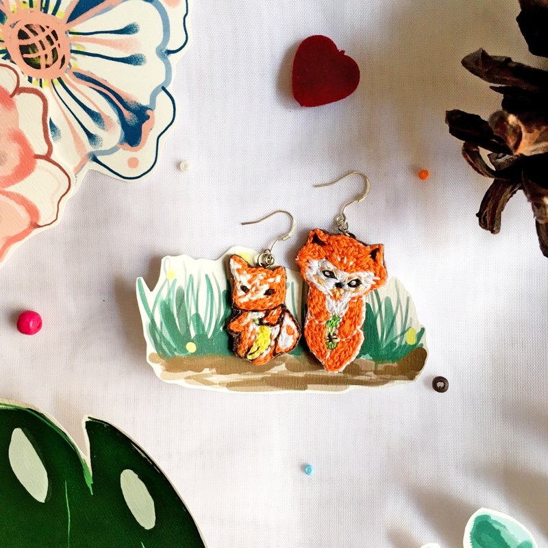 Little fox with secret fruit embroidery earrings - ต่างหู - งานปัก 