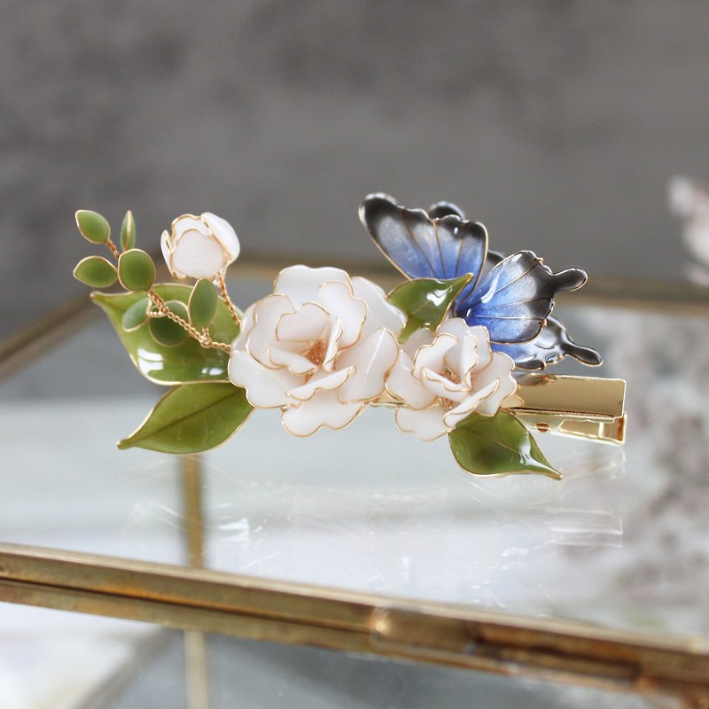 [White Rose and Butterfly Hairpin] Rose Butterfly Hairpin Handmade Bronze Resin Hair Ornament/Hairpin - เครื่องประดับผม - เรซิน ขาว