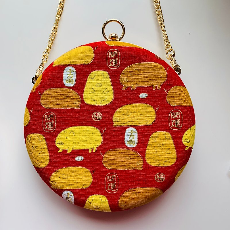 Good luck golden pig small round bag-can be held in hand / cross-back dual-use - กระเป๋าแมสเซนเจอร์ - ผ้าฝ้าย/ผ้าลินิน สีแดง