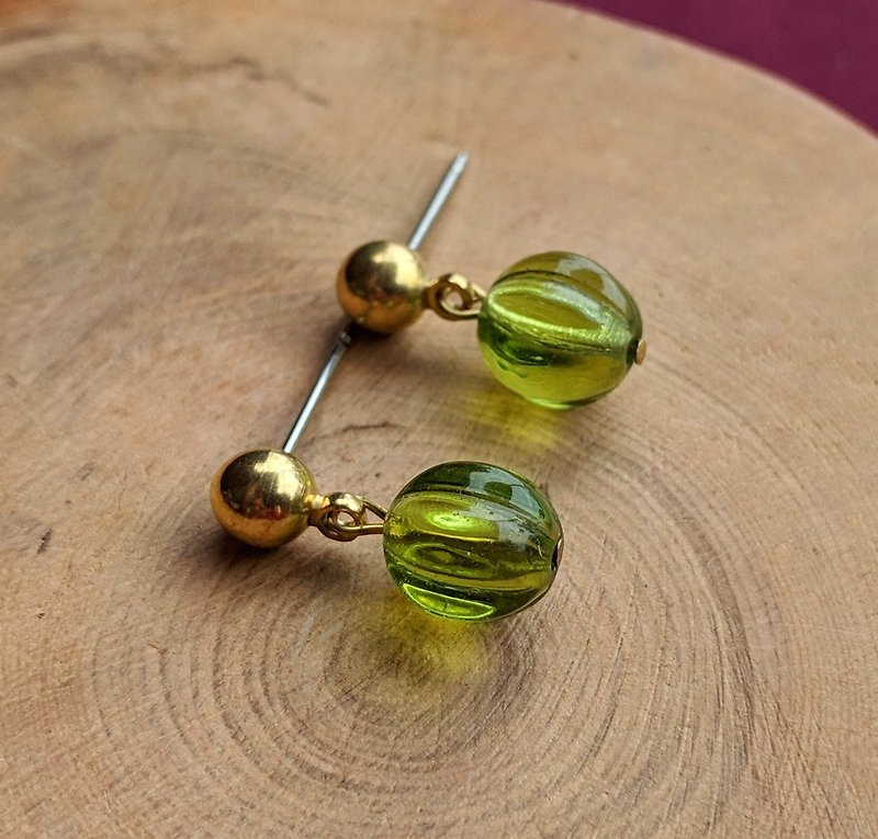 綠色古董玻璃珠耳環 - 耳環/耳夾 - 玻璃 綠色